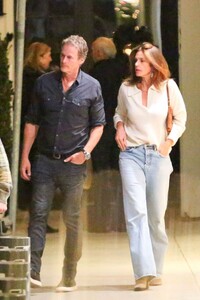 cindy-crawford-and-rande-gerber-at-lucky-s-in-malibu-12-16-2023-6.jpg