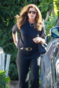 cindy-crawford-out-and-about-in-malibu-11-08-2023-1.jpg