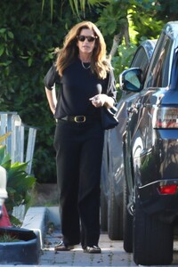 cindy-crawford-out-and-about-in-malibu-11-08-2023-3.jpg