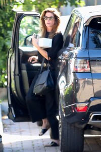 cindy-crawford-out-and-about-in-malibu-11-08-2023-4.jpg
