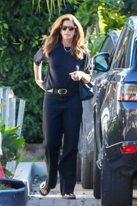 cindy-crawford-out-and-about-in-malibu-11-08-2023-6.jpg