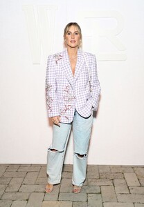 claireholtnetwork_001.jpg