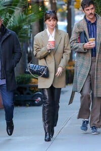 dakota-johnson-out-for-coffee-in-new-york-11-14-2023-2.jpg