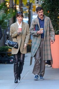 dakota-johnson-out-for-coffee-in-new-york-11-14-2023-5.jpg