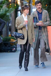 dakota-johnson-out-for-coffee-in-new-york-11-14-2023-6.jpg