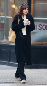 dakota-johnson-out-for-coffee-with-a-friend-in-new-york-11-16-2023-0.jpg