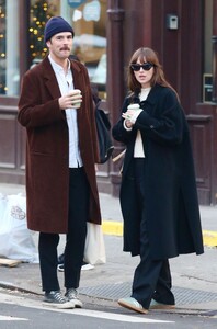 dakota-johnson-out-for-coffee-with-a-friend-in-new-york-11-16-2023-3.jpg