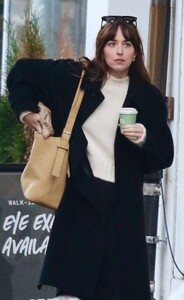 dakota-johnson-out-for-coffee-with-a-friend-in-new-york-11-16-2023-4.jpg