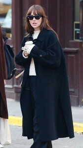 dakota-johnson-out-for-coffee-with-a-friend-in-new-york-11-16-2023-5.jpg