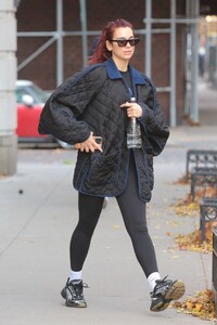 dua-lipa-goes-for-a-morning-workout-in-new-york-29.11.2023-x9-5.jpg