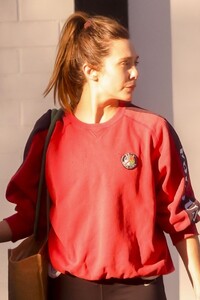 elizabeth-olsen-in-workout-outfit-in-los-angeles-12-02-2023-3.jpg