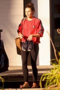 elizabeth-olsen-in-workout-outfit-in-los-angeles-12-02-2023-4.jpg