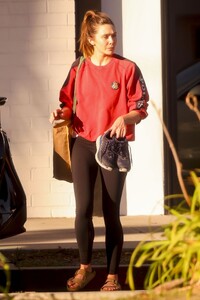 elizabeth-olsen-in-workout-outfit-in-los-angeles-12-02-2023-6.jpg