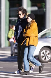 elizabeth-olsen-out-and-about-in-new-york-12-14-2023-5.jpg