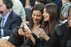 emily-ratajkowski-and-irina-shayk-at-knicks-vs-miami-heat-game-at-madison-square-garden-in-new-york-11-24-2023-0.jpg