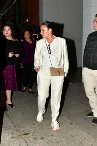 eva-longoria-at-mr-chow-in-beverly-hills-11-22-2023-3.thumb.jpg.f7ae846fdae1c6db88cf756b14ad89e6.jpg