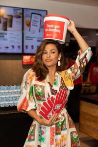 eva-mendes-mcdonald-s-haberfield-to-launch-mchappy-day-11-18-2022-6.jpg