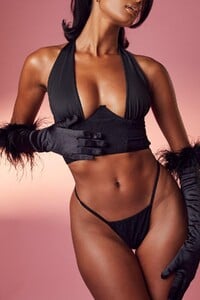female-black-halterneck-corset-bra-and-thong-.thumb.jpg.d9a601518c3e32644e79fbf897216908.jpg