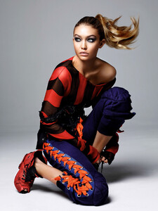 gigi-hadid-by-sc3b8lve-sundsbc3b8-for-vogue-china-march-2016-7.thumb.jpg.077a4bf2ff9589f54ffaa58cdd9f8528.jpg