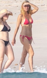 gwyneth-paltrow-in-a-bikini-in-mexico-12-19-2023-1.jpg
