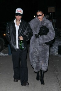 hailey-and-justin-biber-out-for-dinner-in-aspen-12-17-2023-5.jpg