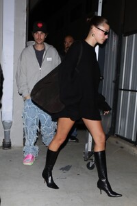 hailey-and-justin-bieber-leaves-a-church-in-los-angeles-11-29-2023-4.jpg