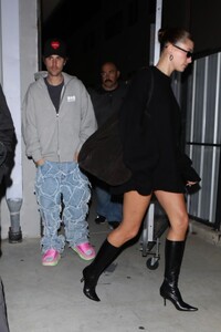 hailey-and-justin-bieber-leaves-a-church-in-los-angeles-11-29-2023-6.jpg