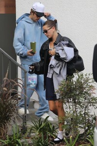 hailey-and-justin-bieber-leaves-pilates-class-in-brentwood-11-30-2023-9.jpg
