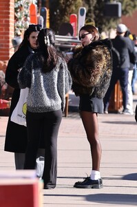 hailey-bieber-out-with-friends-in-aspen-12-17-2023-2.jpg