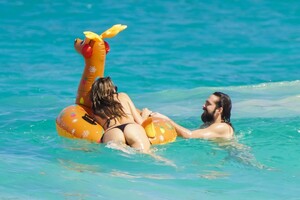 heidi-klum-and-tom-kaulitzat-a-beach-in-st.-barts-12-21-2023-0.jpg