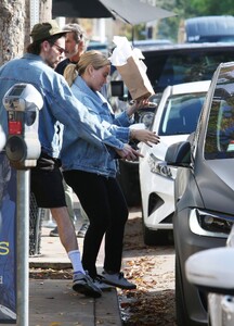 hilary-duff-out-in-los-angeles-12-23-2023-0.jpg