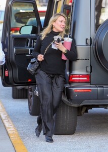 hilary-duff-shopping-at-century-city-mall-in-los-angeles-12-12-2023-1.jpg
