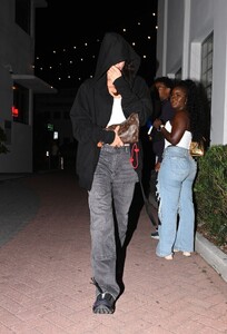 irina-shayk-and-tom-brady-night-out-in-miami-12-09-2023-4.jpg