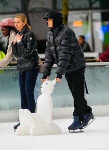 irina-shayk-out-ice-skating-in-new-york-12-28-2023-6.jpg