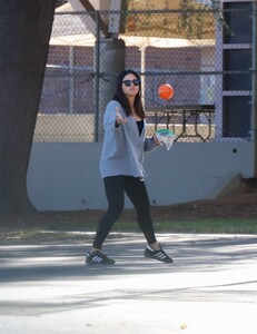 jenna-dewan-out-at-a-park-in-los-angeles-12-16-2023-0.jpg