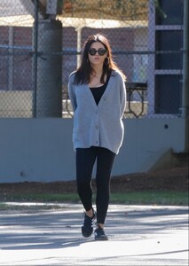 jenna-dewan-out-at-a-park-in-los-angeles-12-16-2023-6.jpg