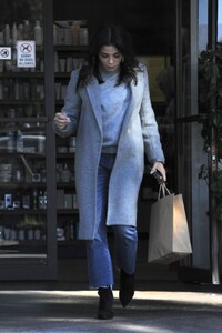 jenna-dewan-shopping-in-beverly-glen-12-15-2023-5.jpg