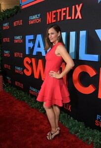 jennifer-garner-family-switch-premiere-in-los-angeles-11-29-2023-1.jpg