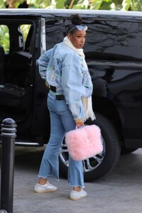 jennifer-hudson-arrives-at-lakers-game-in-los-angeles-03-26-2023-4.jpg