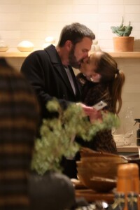 jennifer-lopez-and-ben-affleck-out-shopping-in-west-hollywood-12-22-2023-6.jpg