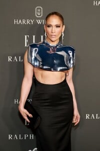 jennifer-lopez-at-elle-2023-women-in-hollywood-celebration-in-los-angeles-12-05-2023-9.jpg