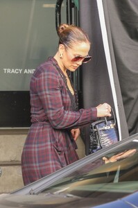 jennifer-lopez-leaves-her-workout-session-in-los-angeles-12-12-2023-2.jpg