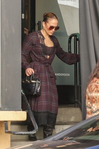 jennifer-lopez-leaves-her-workout-session-in-los-angeles-12-12-2023-5.jpg