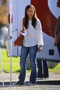 jennifer-lopez-on-the-set-of-unstoppable-at-a-park-in-los-angeles-12-15-2023-0.jpg