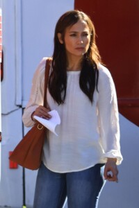 jennifer-lopez-on-the-set-of-unstoppable-at-a-park-in-los-angeles-12-15-2023-2.jpg