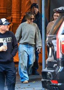 jennifer-lopez-on-the-set-of-unstoppable-at-biltmore-hotel-in-los-angeles-12-14-2023-5.jpg
