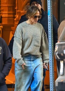 jennifer-lopez-on-the-set-of-unstoppable-at-biltmore-hotel-in-los-angeles-12-14-2023-9.jpg