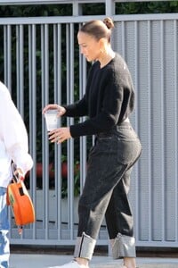 jennifer-lopez-out-and-about-in-los-angeles-12-03-2023-0.jpg