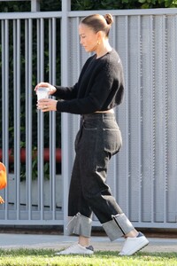 jennifer-lopez-out-and-about-in-los-angeles-12-03-2023-1.jpg