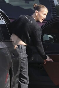 jennifer-lopez-out-and-about-in-los-angeles-12-03-2023-3.jpg